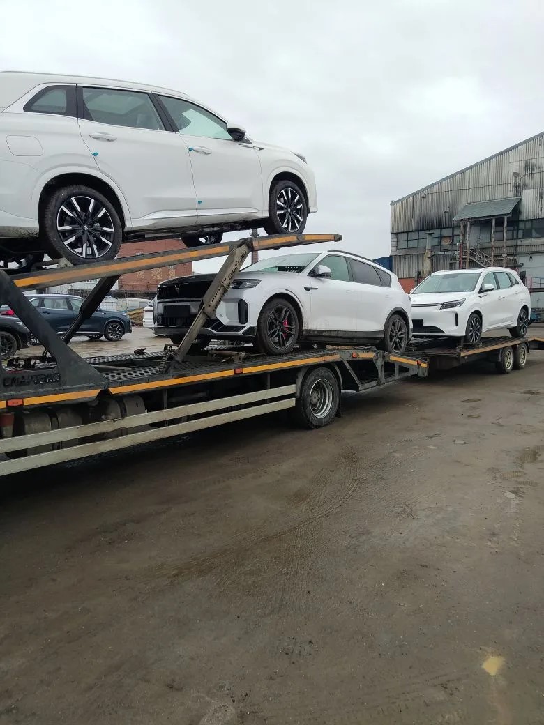 Автовоз с автомобилями Моторинвест