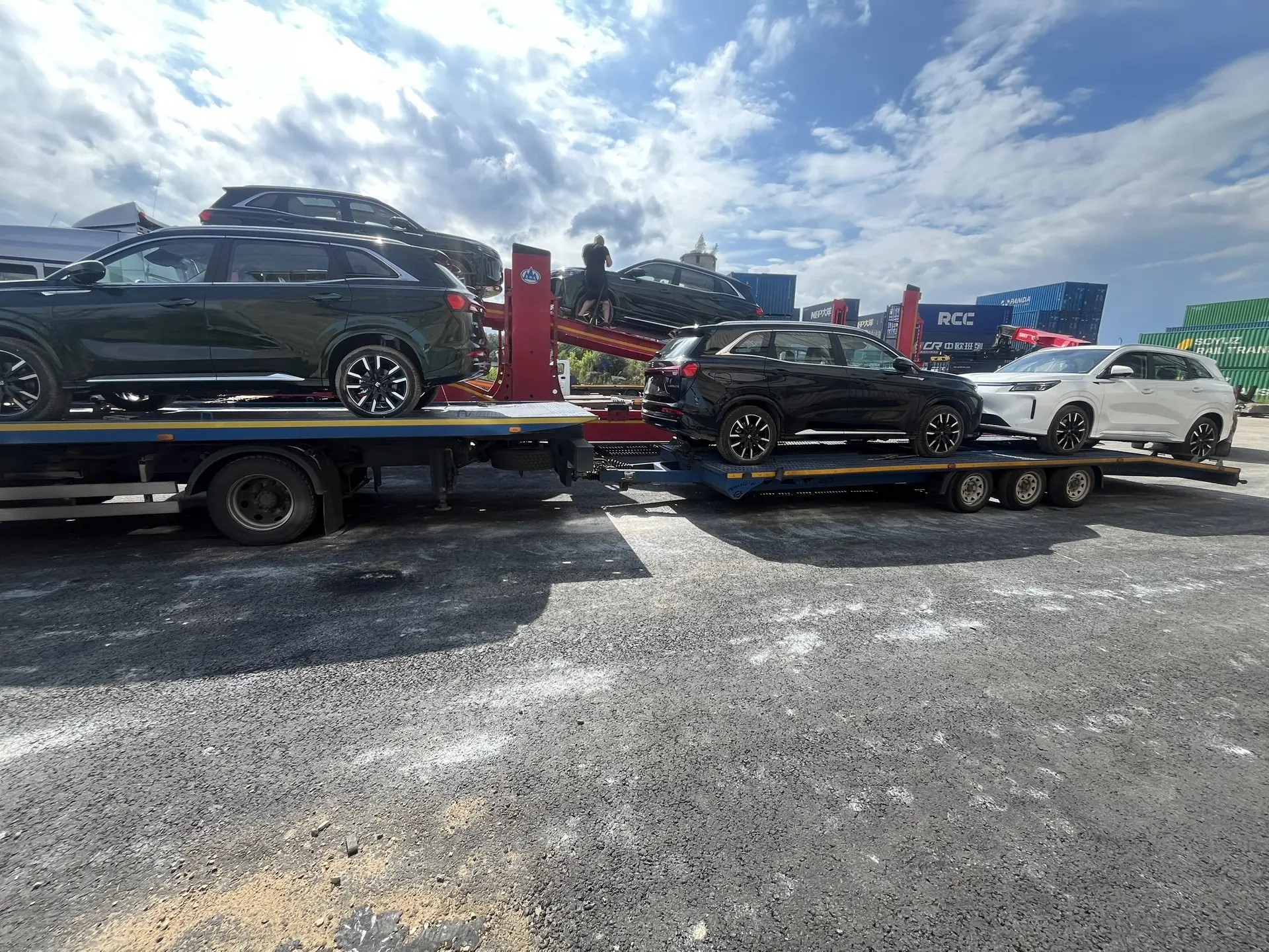 Перевозка трёх автомобилей на автовозе